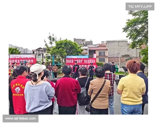 场边小观众专注观赛 社区赛成家庭亲子活动